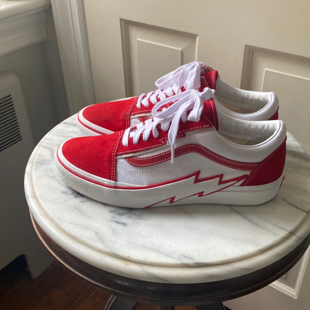 VANS BOLT
